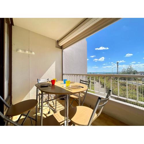 Studio cabine lumineux avec parking privé, face à la plage – Sète - FR-1-338-561