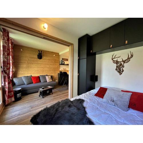 Studio cabine rénové, 4 pers, pied des pistes, balcon sud, près commerces et remontées. - FR-1-452-376