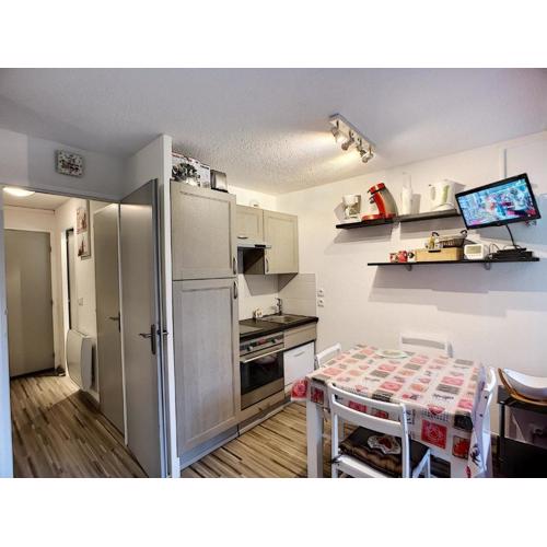 Studio cabine rénové pour 4 pers avec balcon, parking et wifi, proche pistes et commerces - Les Menuires - FR-1-178-290