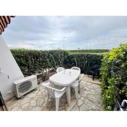 Studio climatisé pour 2 avec terrasse et parking près des plages - FR-1-338-613