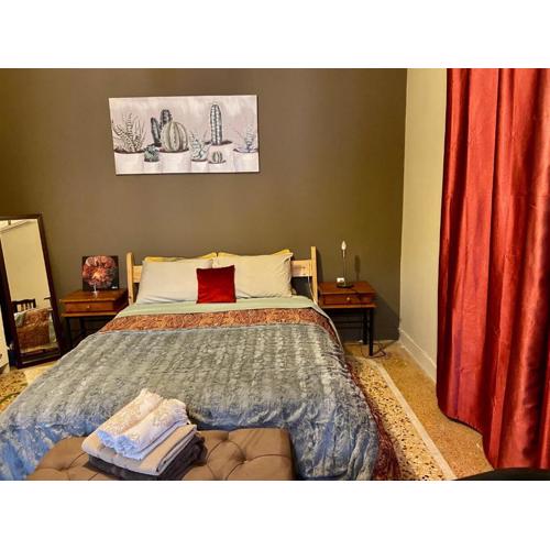Studio close to Train Station