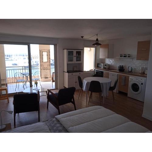 Studio Design vue Port 2 pas des Canaux + parking