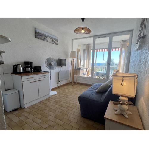 Studio lumineux face mer avec cabine séparée, parking privé, à 30m de la plage - Sète - FR-1-338-527
