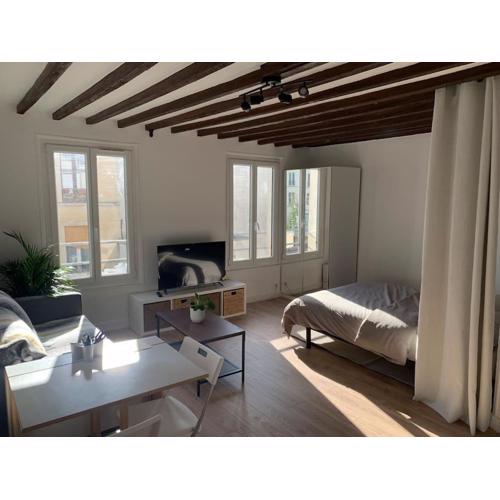 Studio lumineux, refait à neuf, métro jourdain