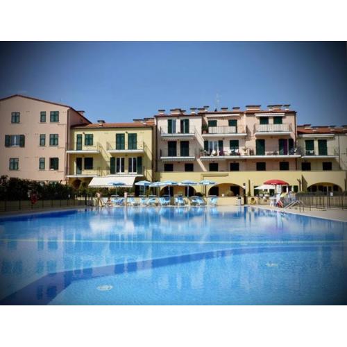 Studio mer piscine cala di sole Imperia italie mono locale une seule pièce