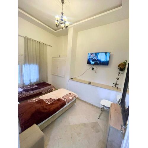 Studio meublé avec Wi-Fi, Rez-de-chaussée centre Ennasr, rue Hedi Nouira
