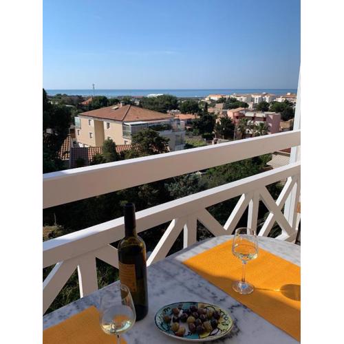 studio mezzanine - vue mer - terrasse - parking - literie neuve !