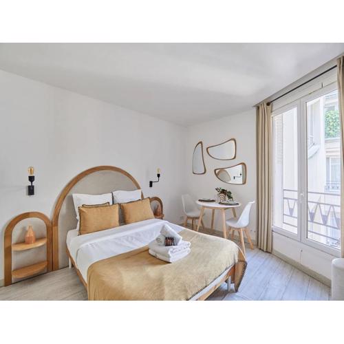 Studio Montaigne Champs Elysées