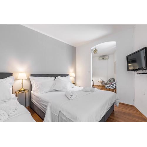 Studio Nana - By Golden Gate, Old Town Split