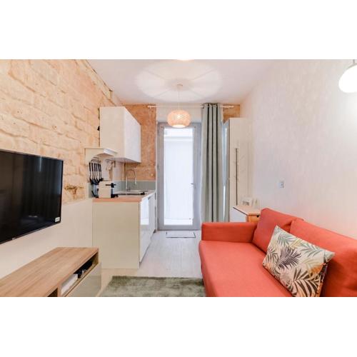 Studio near Le Moulin Rouge and Montmartre