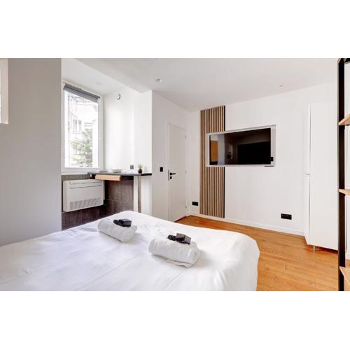Studio Neuf et Climatise sur les Champs Elysees