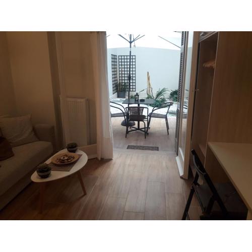 Studio Posh with garden in Kolonaki