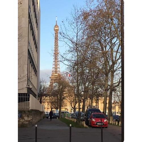 studio pour deux face a la tour Eiffel