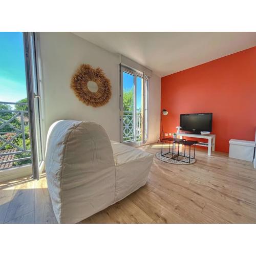 Studio refait à neuf avec parking