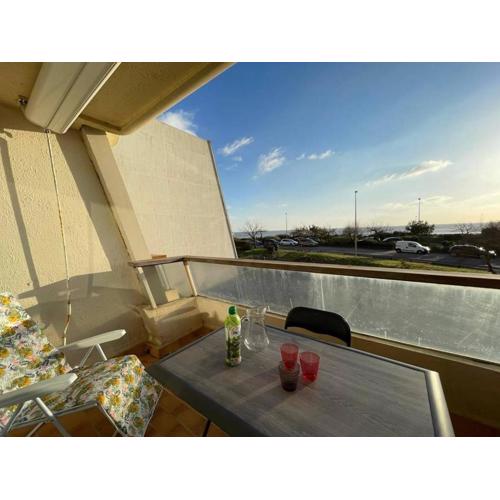 Studio rénové 2* à 50m de la plage avec balcon - 4 couchages - FR-1-224C-216