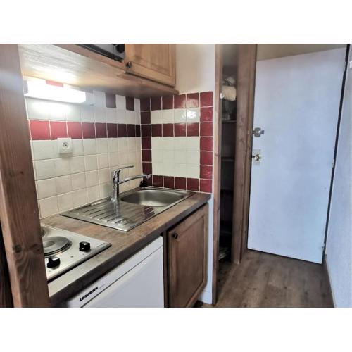 Studio rénové, accès direct aux pistes, balcon, tout confort - FR-1-181-2638