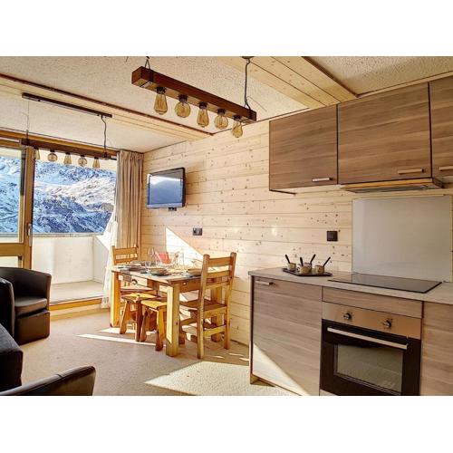 Studio Rénové au Pied des Pistes avec Balcon et Wifi - FR-1-344-949