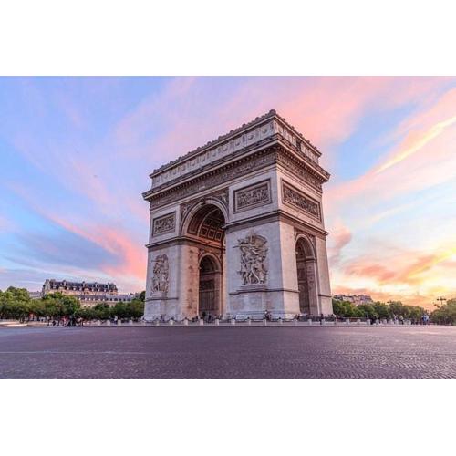 Studio rénové avec balcon près des Champs-Elysées