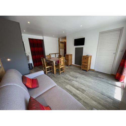 Studio rénové pour 4, ski aux pieds, La Croisette, Les Menuires - FR-1-452-230
