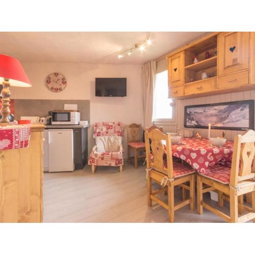 Studio rénové proche pistes avec balcon et coin montagne - FR-1-181-2469
