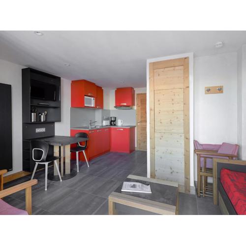 Studio rénové ski au pied · Espace bien-être et fitness · Balcon exposé EST - FR-1-181-2026