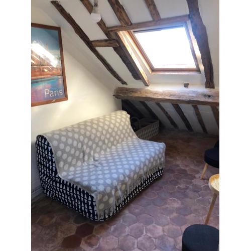 STUDIO sous les toits de PARIS GRANDS BOULEVARDS