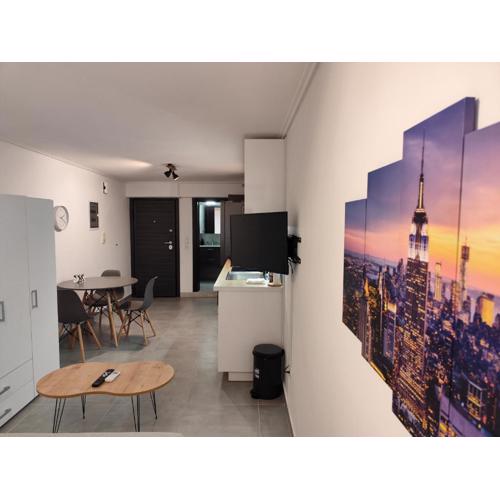 Studio Stratos Modern Reno Apt Walk to Acropolis
