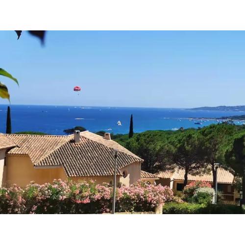 Studio vue mer panoramique, accès plage, piscine