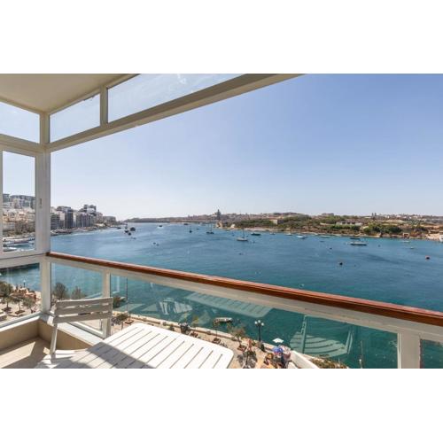Stunning - Seafront 3-Bedroom 6th Floor