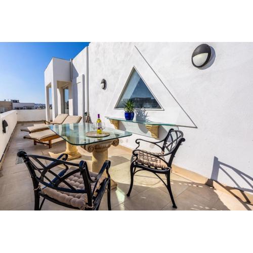 Stunning - Seaview Penthouse 3-Bed + Parking