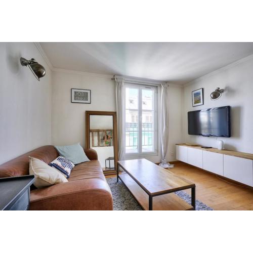 Stunning 1BR Flat with balcony near metro station