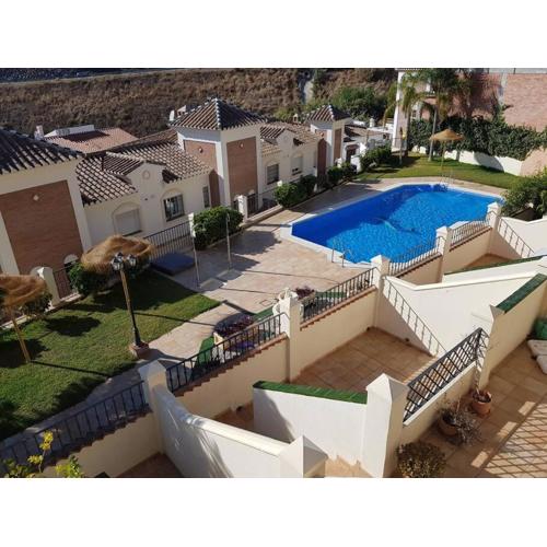 Stunning 2-Bed House in Nerja w. pool, a/c, garage