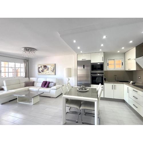 Stunning 2 Bedroom Apt In Los Cristianos K203