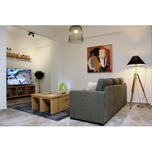 Stunning 2 BR Near Acropolis
