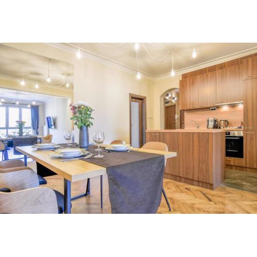 Stunning 2BDR Condo on Historic Location in Center