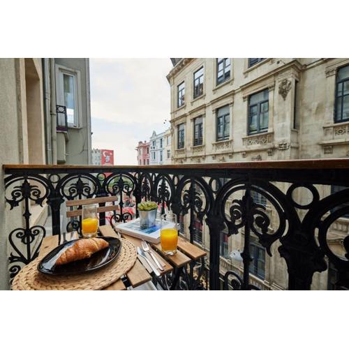 Stunning 2BR 1 Min Metro&Galata