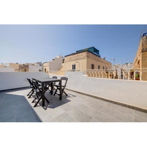 Stunning 2BR Holiday Penthouse in Central Sliema
