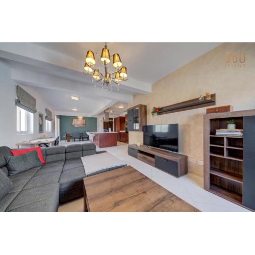 Stunning 2BR home with spacious living in Ta\