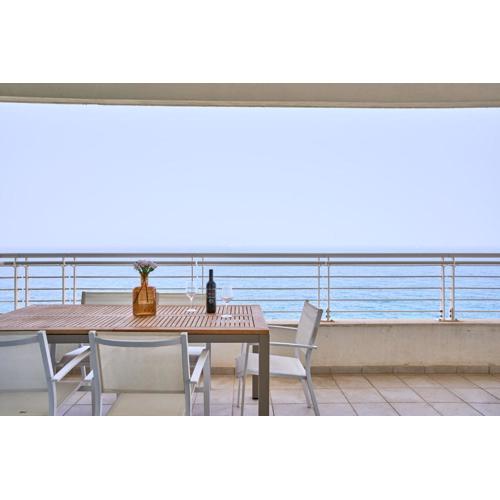 Stunning 3-Bedroom Seaview Retreat in Fort Cambridge