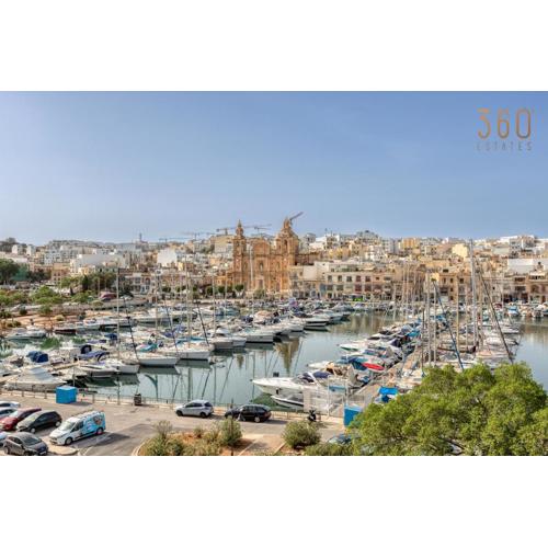Stunning 3BR Marina View APT in Pieta with Balcony by 360 Estates