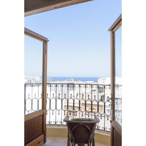 STUNNING 4 BEDROOM APART. NEAR BALLUTA BAY