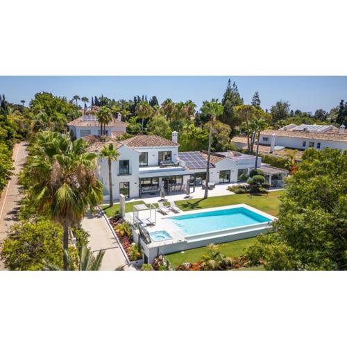 Stunning 6-Bedroom Villa in Guadalmina Baja