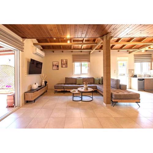 Stunning and spacious apt in Athens