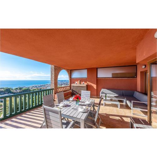 Stunning Apartment In Benalmádena