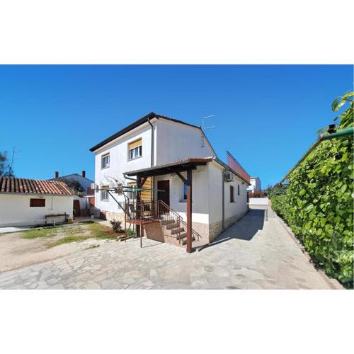 Stunning Apartment In Medulin With Wifi