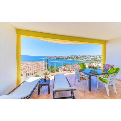 Stunning Apartment In Okrug Gornji