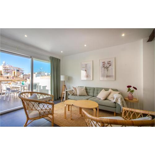 Stunning Apartment In Santa Pola