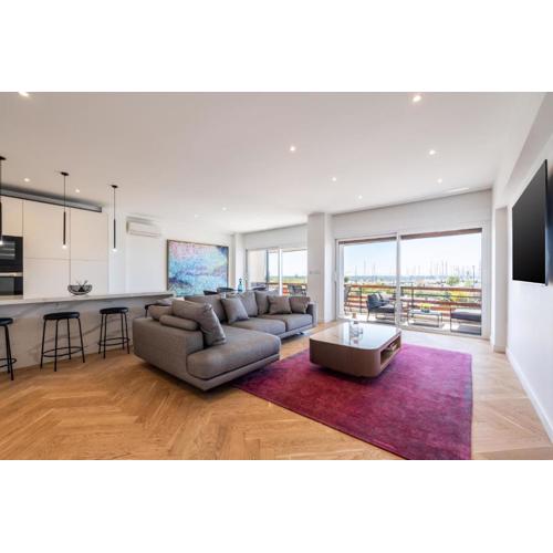Stunning Athens Riviera 3 BD Apt