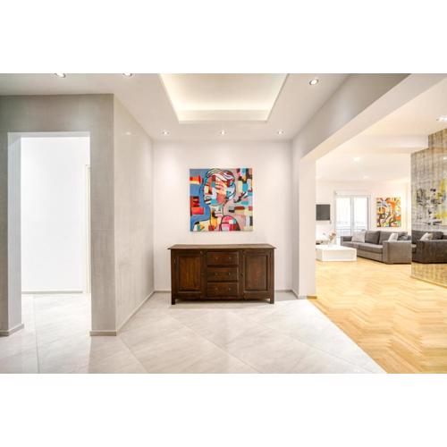 Stunning Central 180m2 4 Bedroom 3 Bathroom, Sleeps 10 Guests