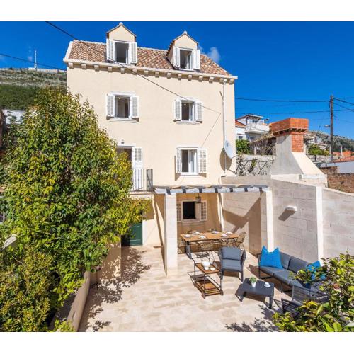 Stunning holiday house in the Old town by Irundo